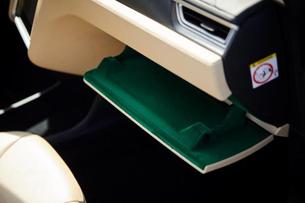 sb interior glove compartment