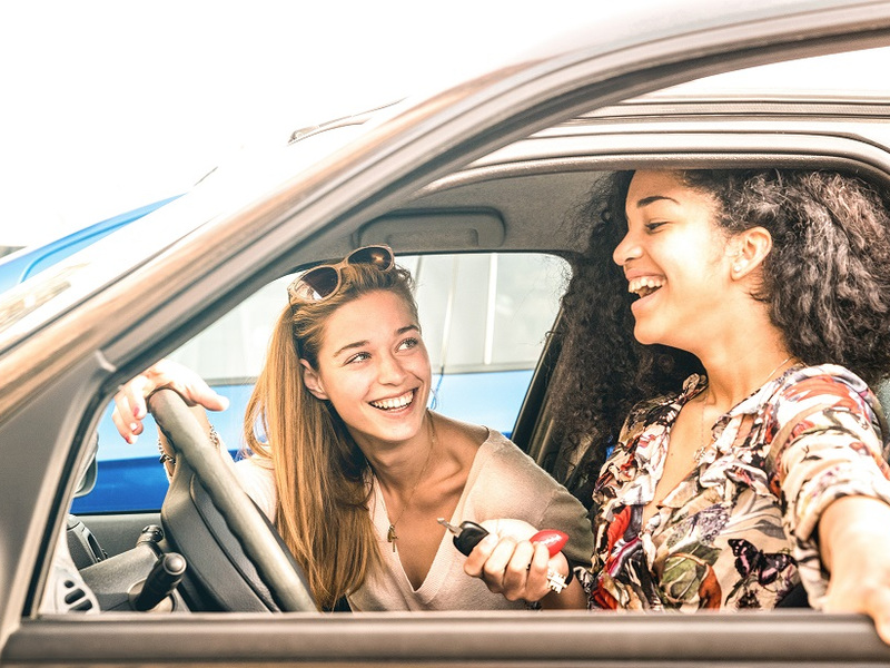 Keep your new driver safe and organized with these teen-friendly car accessories. 