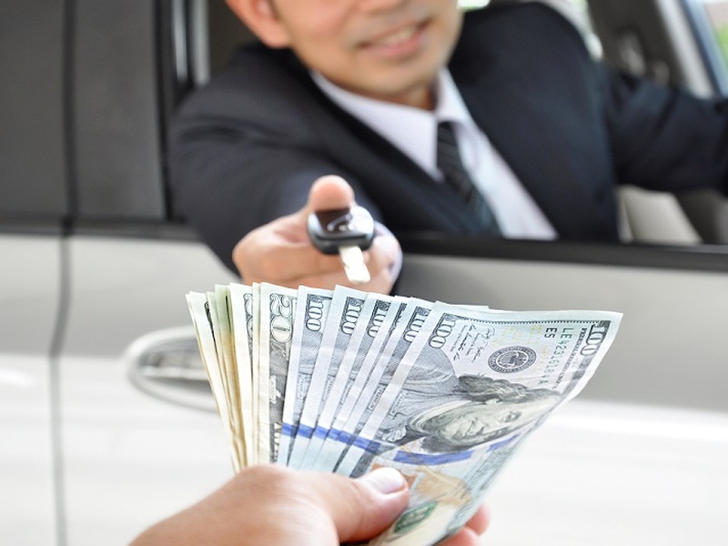 Paying cash can be a smart move for some car shoppers, but there are drawbacks.